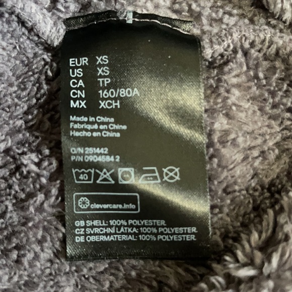 H&M half zip fleece pullover in a lilac purple (2020) - Picture 5 of 5